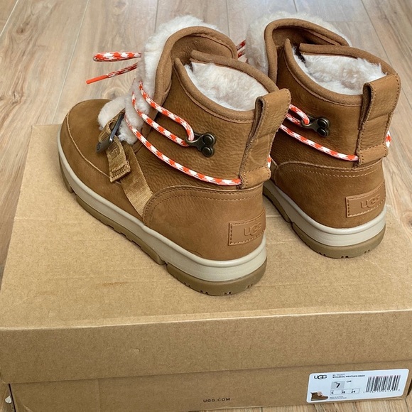 NIB✨UGG® Classic Waterproof Hiker Boot Chestnut Leather Sz 7 - Picture 13 of 16